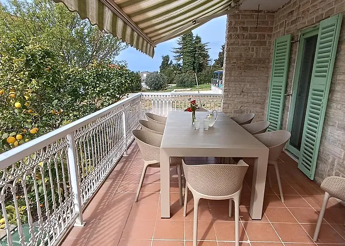 Seaside Garden Vila